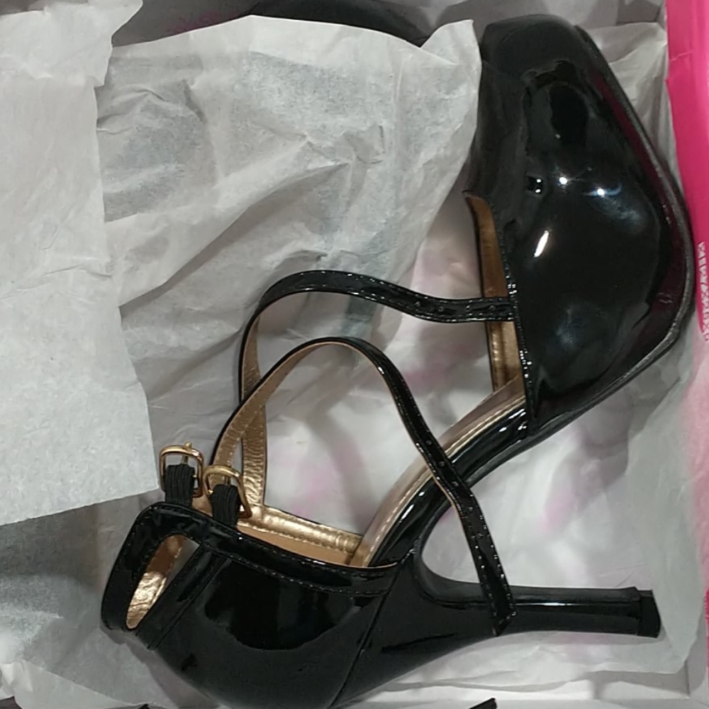 Shoes - Picture 4 of 10